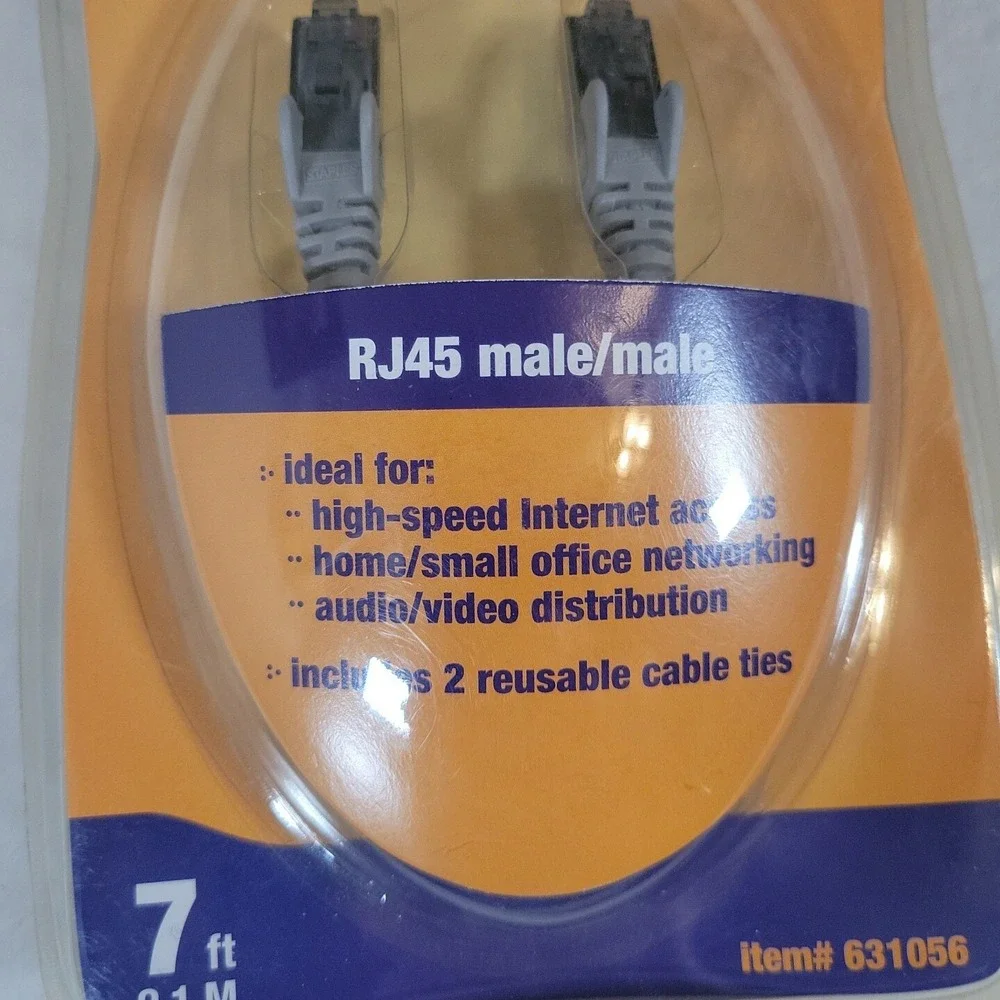STAPLES CAT6 Supreme Snagless Networking Cable RJ45 Male/Male 7 ft #631056